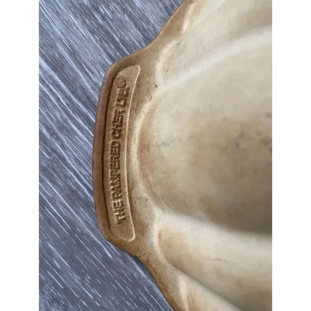 Pampered Chef Family Heritage Stoneware 10 Inch Bundt Baking Fluted Cake Pan